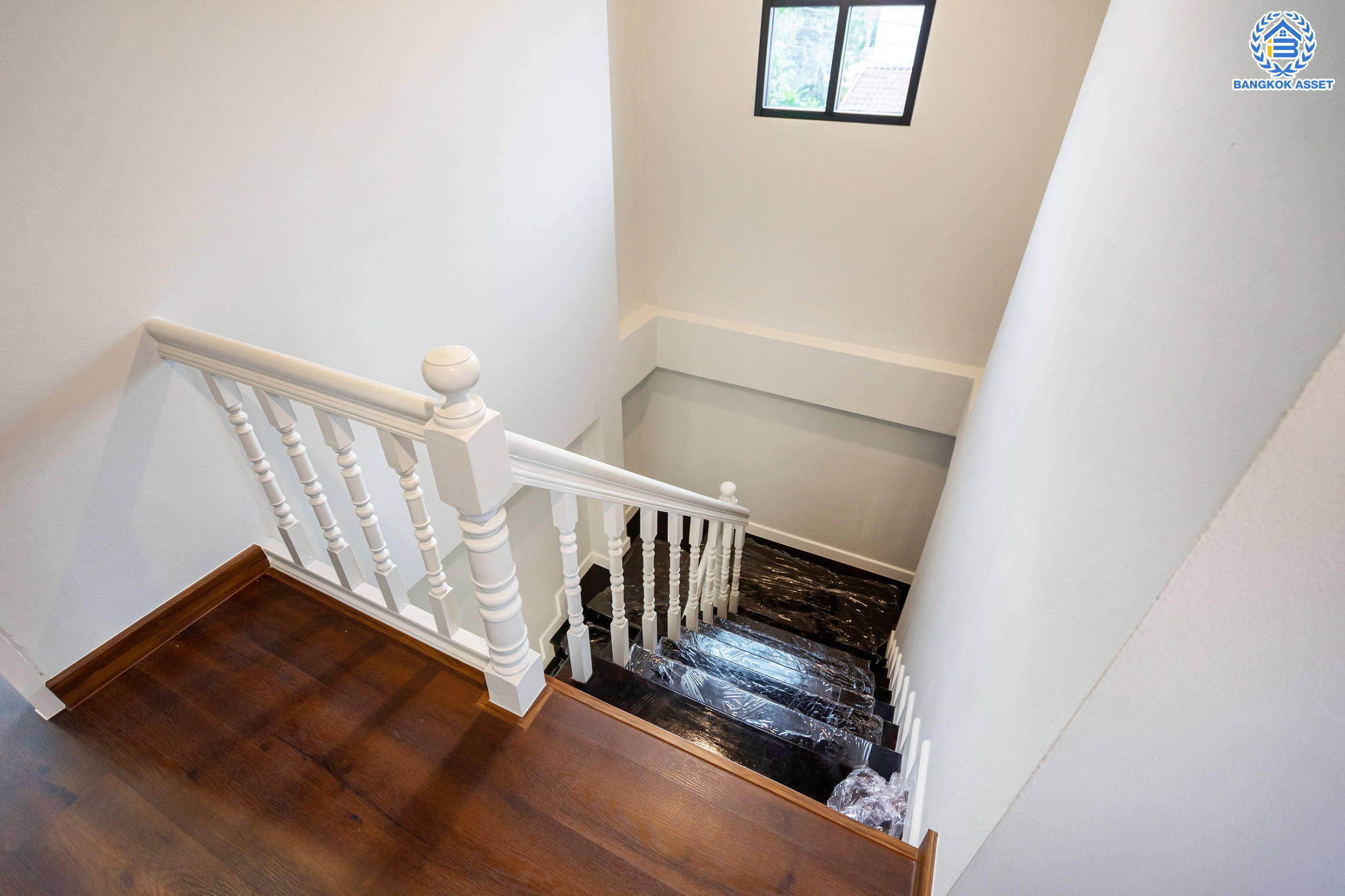 บ้านมือสองตกแต่งใหม่ ม.บ้านสาวิตรี พุทธมณฑลสาย3 หลังมุม เนื้อที่ 56.2 ตร.ว. ฟังก์ชัน 3 ห้องนอน 3 ห้องน้ำ จอดรถได้ 2 คัน บนทำเลใกล้ทางคู่ขนานลอยฟ้าบรมราชชนนี ม.มหิดล เซ็นทรัลศาลายา และรายล้อมด้วยสิ่งอำนวยความสะดวกครบ!